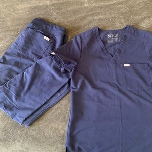 Figs navy S Catarina Top and M Zamora Joggers